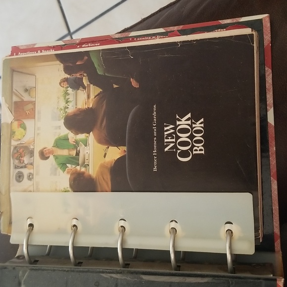 Better Homes and Garden Hardcover 5 Ring Binder 1981 Edition - Picture 5 of 6